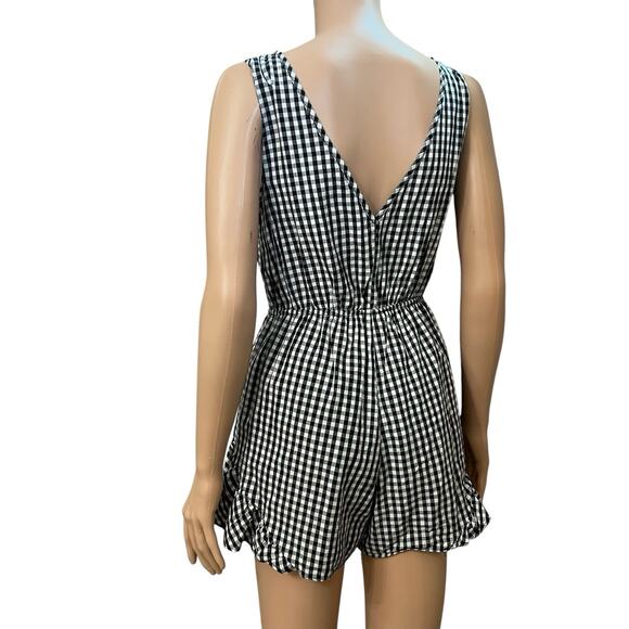 Fashion Nova Gingham Romper Medium Tied Front Ruffle Hem Cutout Cottage Coquette - Picture 4 of 7
